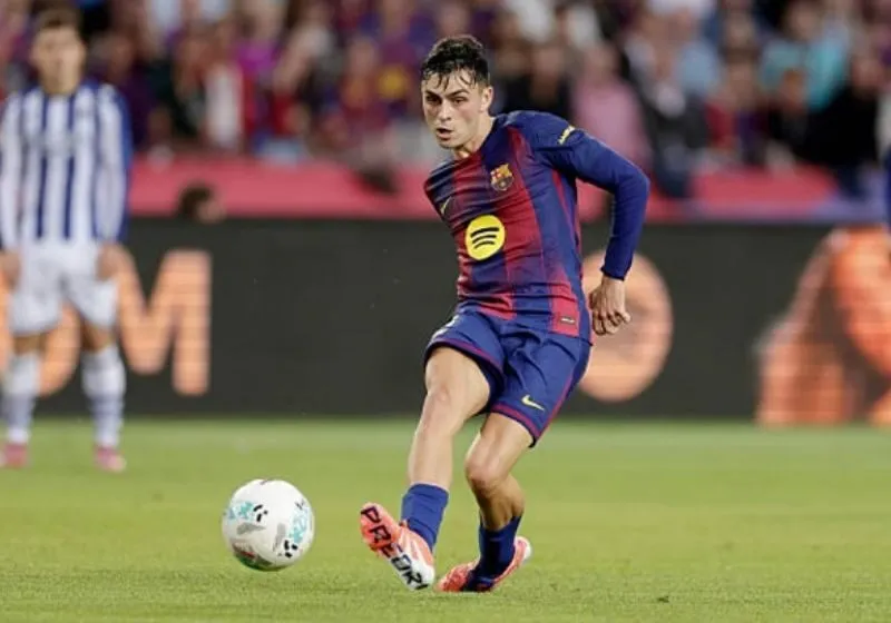 Pedri rực sáng giúp Barca ngược dòng