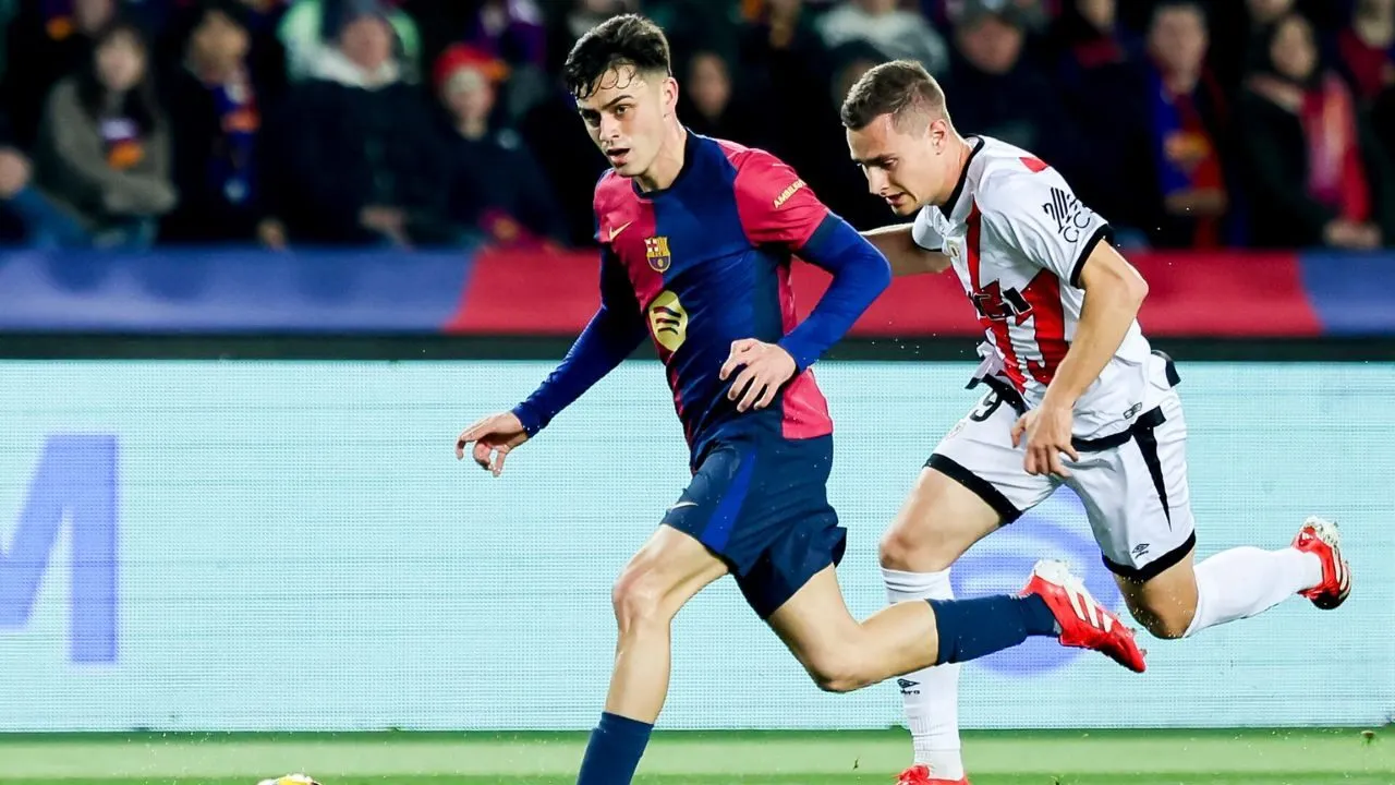 Pedri rực sáng giúp Barca ngược dòng